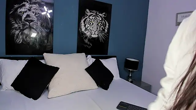 Liana Bernocchi online show from 03/06/25, 08:27