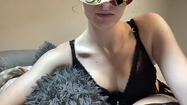 lexihot0000 online show from 12/17/25, 05:52