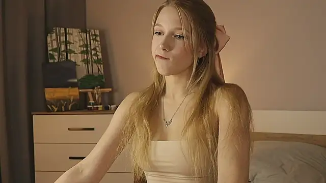 Snapshot of AliceLebel chatting on 11/28/25, 03:36 AliceLebel online show from 11/28/25, 03:36