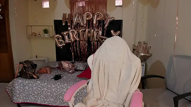 shanakendal2 online show from 02/10/25, 04:36