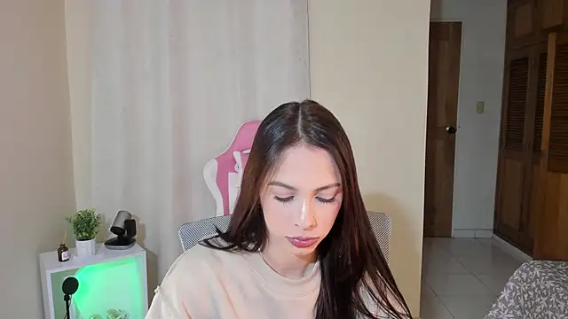 shanakendal2 online show from 02/18/25, 01:33