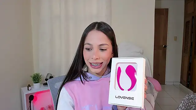 shanakendal2 online show from 02/20/25, 06:57