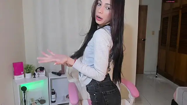 shanakendal2 online show from 03/18/25, 02:15