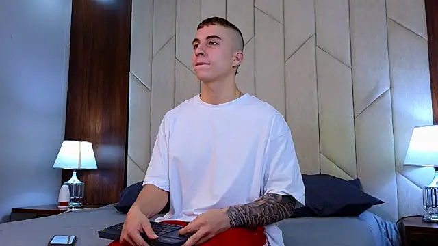 Snapshot of AsmodeoCox chatting on 01/13/25, 09:52 AsmodeoCox online show from 01/13/25, 09:52