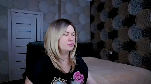 Snapshot of natusik chatting on 02/18/25, 01:10 natusik online show from 02/18/25, 01:10