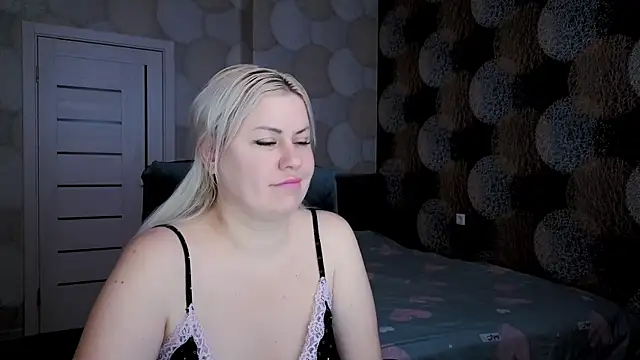 Snapshot of natusik chatting on 03/06/25, 11:53 natusik online show from 03/06/25, 11:53