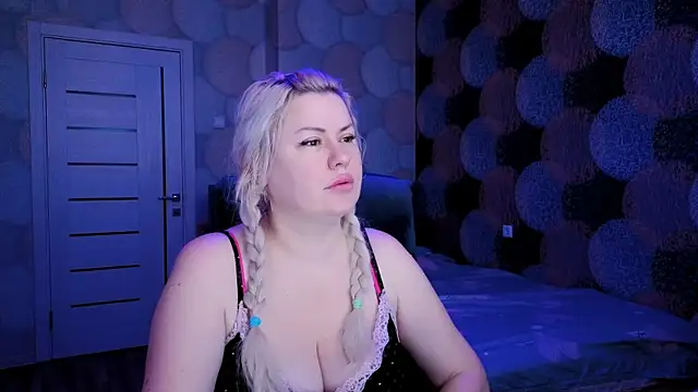 Snapshot of natusik chatting on 03/17/25, 01:14 natusik online show from 03/17/25, 01:14