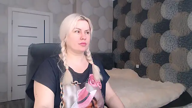 Snapshot of natusik chatting on 03/22/25, 08:40 natusik online show from 03/22/25, 08:40