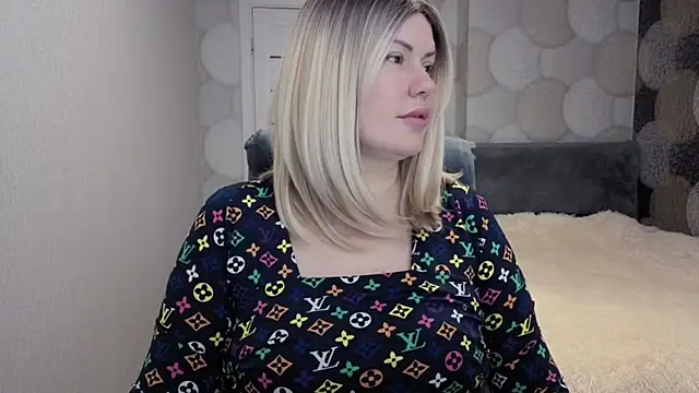 Snapshot of natusik chatting on 11/22/25, 09:25 natusik online show from 11/22/25, 09:25