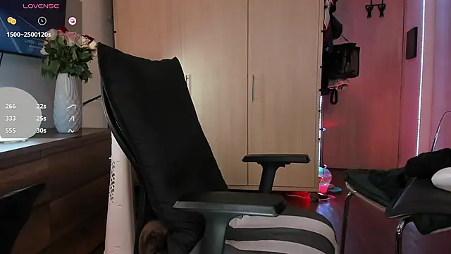 ariana fitl  online show from 01/17/25, 02:18