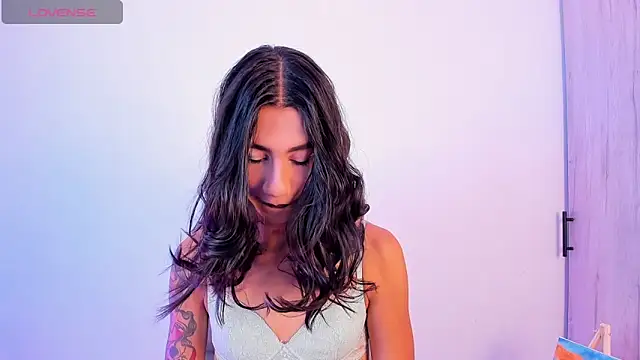 sofiaa grey  online show from 11/20/25, 11:32