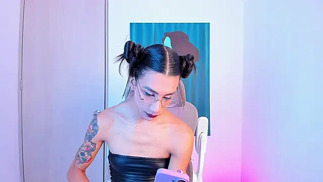 sofiaa grey  online show from 04/21/26, 04:01