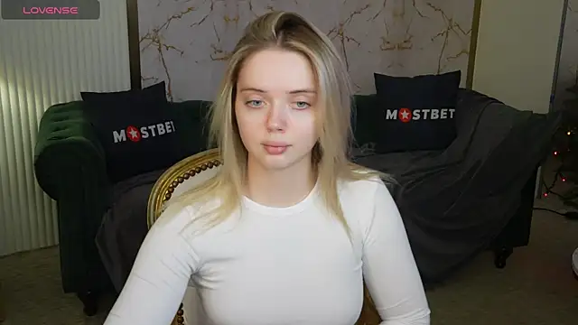 Snapshot of Cassy-Celestial_ chatting on 12/15/24, 11:42 Cassy-Celestial online show from 12/15/24, 11:42