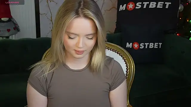 Snapshot of Cassy-Celestial_ chatting on 12/19/24, 03:18 Cassy-Celestial online show from 12/19/24, 03:18