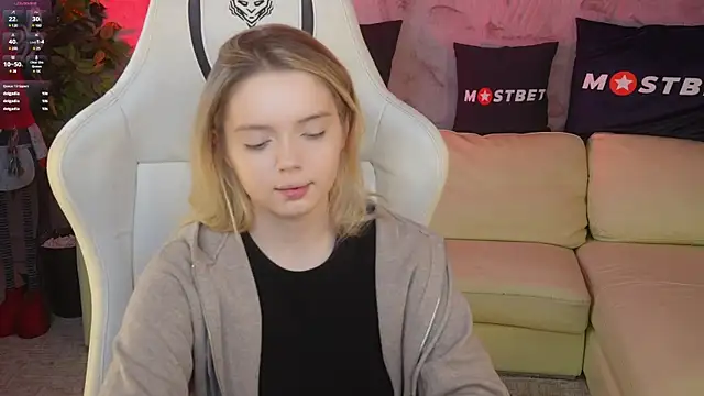 Snapshot of Cassy-Celestial_ chatting on 12/22/24, 12:07 Cassy-Celestial online show from 12/22/24, 12:07