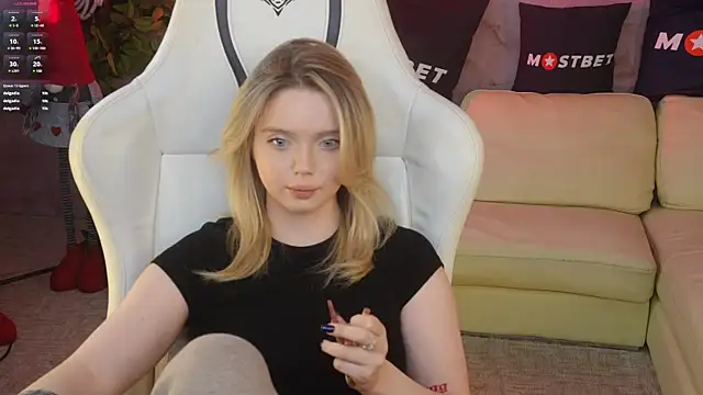 Snapshot of Cassy-Celestial_ chatting on 12/22/24, 03:11 Cassy-Celestial online show from 12/22/24, 03:11