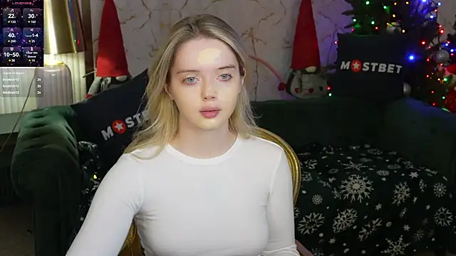 Snapshot of Cassy-Celestial_ chatting on 12/22/24, 11:52 Cassy-Celestial online show from 12/22/24, 11:52