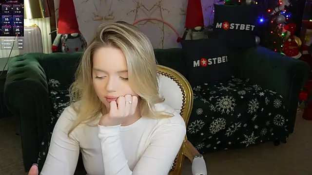 Snapshot of Cassy-Celestial_ chatting on 12/23/24, 06:11 Cassy-Celestial online show from 12/23/24, 06:11