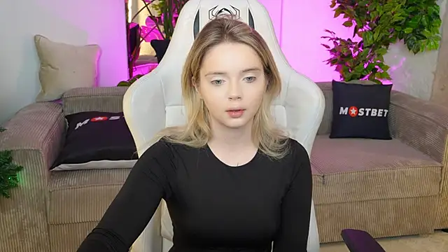 Snapshot of Cassy-Celestial_ chatting on 12/23/24, 11:39 Cassy-Celestial online show from 12/23/24, 11:39