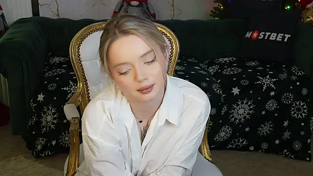 Snapshot of Cassy-Celestial_ chatting on 12/25/24, 05:48 Cassy-Celestial online show from 12/25/24, 05:48