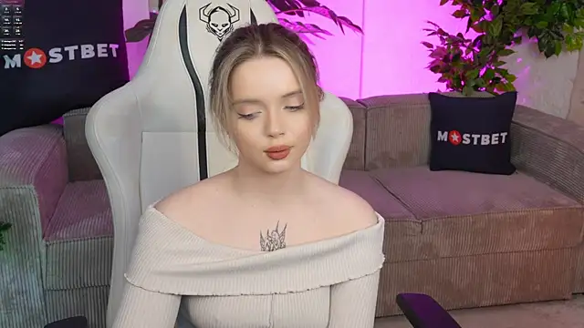 Snapshot of Cassy-Celestial_ chatting on 12/27/24, 02:36 Cassy-Celestial online show from 12/27/24, 02:36