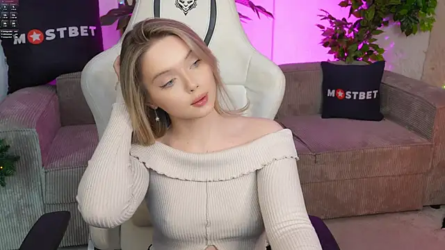 Snapshot of Cassy-Celestial_ chatting on 12/27/24, 05:42 Cassy-Celestial online show from 12/27/24, 05:42