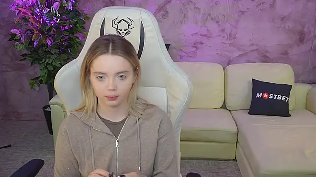 Snapshot of Cassy-Celestial_ chatting on 01/08/25, 11:52 Cassy-Celestial online show from 01/08/25, 11:52