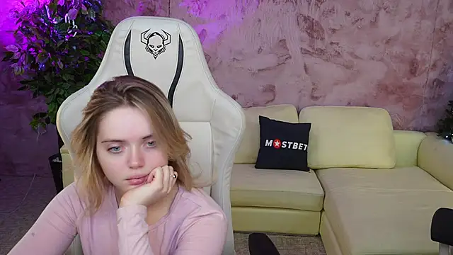 Snapshot of Cassy-Celestial_ chatting on 01/11/25, 11:46 Cassy-Celestial online show from 01/11/25, 11:46