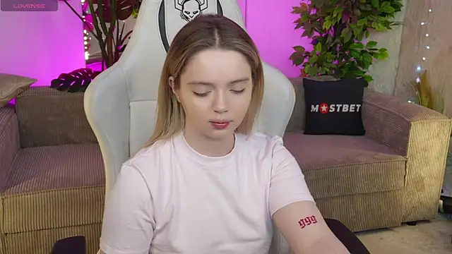 Snapshot of Cassy-Celestial_ chatting on 01/13/25, 12:30 Cassy-Celestial online show from 01/13/25, 12:30