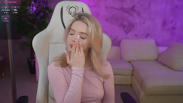 Snapshot of Cassy-Celestial_ chatting on 01/27/25, 03:37 Cassy-Celestial online show from 01/27/25, 03:37