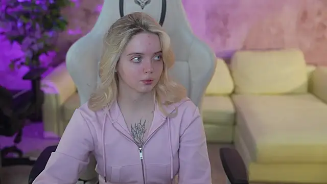 Snapshot of Cassy-Celestial_ chatting on 02/02/25, 11:53 Cassy-Celestial online show from 02/02/25, 11:53