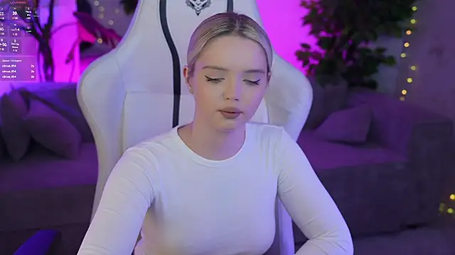 Snapshot of Cassy-Celestial_ chatting on 02/16/25, 06:54 Cassy-Celestial online show from 02/16/25, 06:54