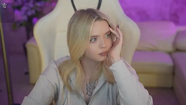 Snapshot of Cassy-Celestial_ chatting on 02/28/25, 03:15 Cassy-Celestial online show from 02/28/25, 03:15