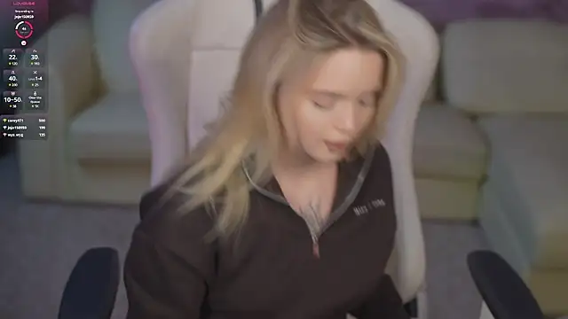 Snapshot of Cassy-Celestial_ chatting on 03/10/25, 06:05 Cassy-Celestial online show from 03/10/25, 06:05