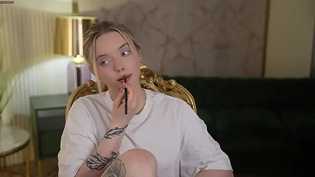 Snapshot of Cassy-Celestial_ chatting on 03/20/25, 03:45 Cassy-Celestial online show from 03/20/25, 03:45