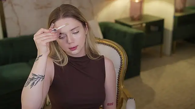 Snapshot of Cassy-Celestial_ chatting on 09/10/25, 04:23 Cassy-Celestial online show from 09/10/25, 04:23