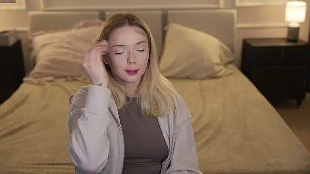 Snapshot of Cassy-Celestial_ chatting on 09/14/25, 04:55 Cassy-Celestial online show from 09/14/25, 04:55