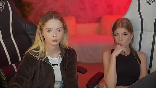 Snapshot of Cassy-Celestial_ chatting on 09/19/25, 06:59 Cassy-Celestial online show from 09/19/25, 06:59