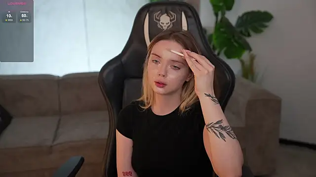 Snapshot of Cassy-Celestial_ chatting on 09/25/25, 04:05 Cassy-Celestial online show from 09/25/25, 04:05