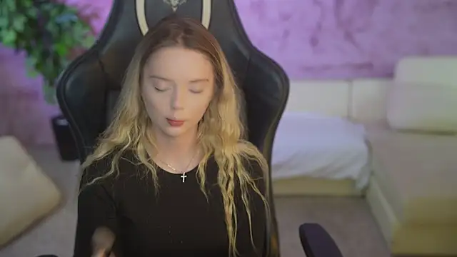 Snapshot of Cassy-Celestial_ chatting on 10/03/25, 04:09 Cassy-Celestial online show from 10/03/25, 04:09