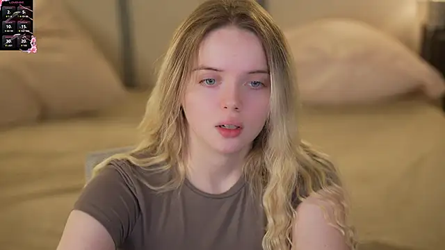 Snapshot of Cassy-Celestial_ chatting on 10/12/25, 04:11 Cassy-Celestial online show from 10/12/25, 04:11