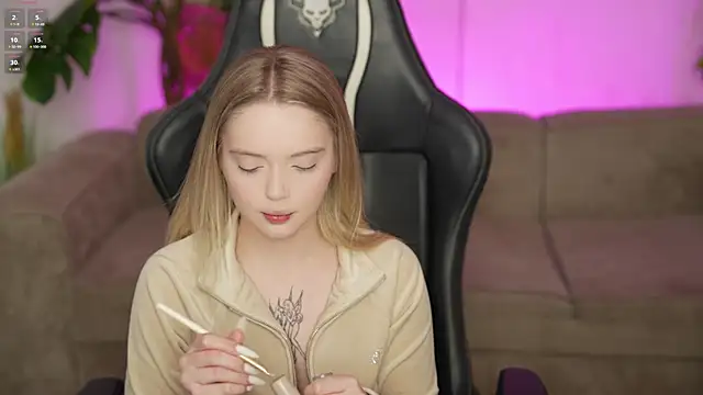 Snapshot of Cassy-Celestial_ chatting on 10/30/25, 08:16 Cassy-Celestial online show from 10/30/25, 08:16