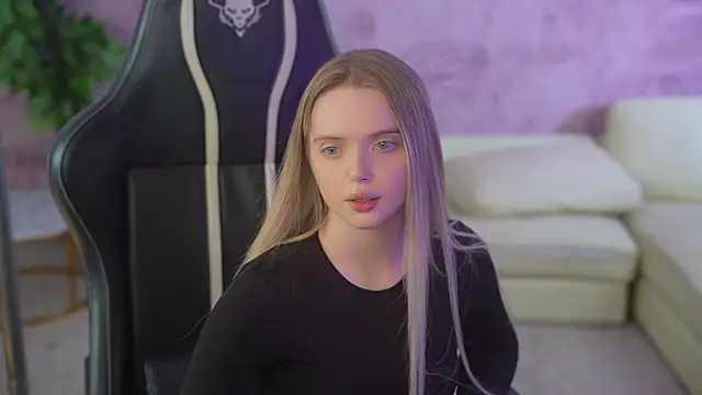 Snapshot of Cassy-Celestial_ chatting on 11/01/25, 11:23 Cassy-Celestial online show from 11/01/25, 11:23