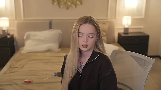 Snapshot of Cassy-Celestial_ chatting on 11/10/25, 09:08 Cassy-Celestial online show from 11/10/25, 09:08