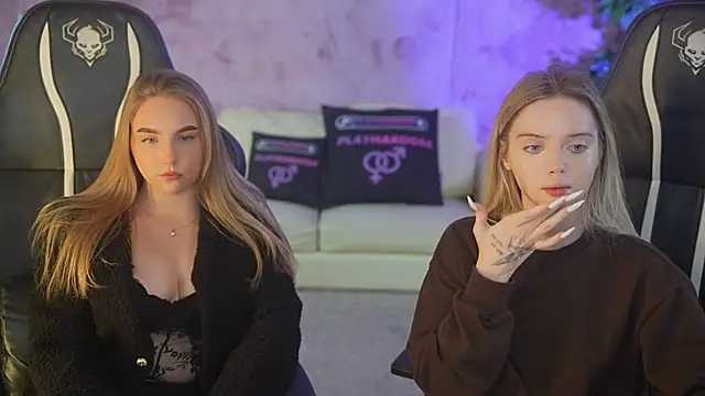 Snapshot of Cassy-Celestial_ chatting on 11/11/25, 08:36 Cassy-Celestial online show from 11/11/25, 08:36