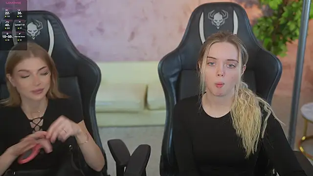 Snapshot of Cassy-Celestial_ chatting on 11/12/25, 08:48 Cassy-Celestial online show from 11/12/25, 08:48