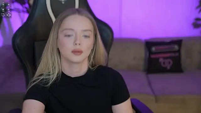 Snapshot of Cassy-Celestial_ chatting on 11/16/25, 09:04 Cassy-Celestial online show from 11/16/25, 09:04