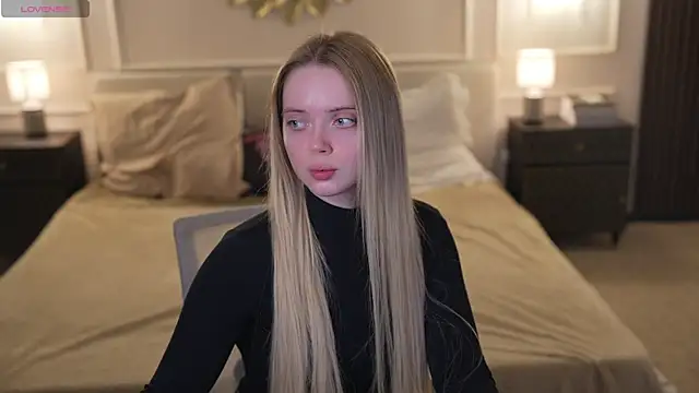 Snapshot of Cassy-Celestial_ chatting on 11/17/25, 08:31 Cassy-Celestial online show from 11/17/25, 08:31