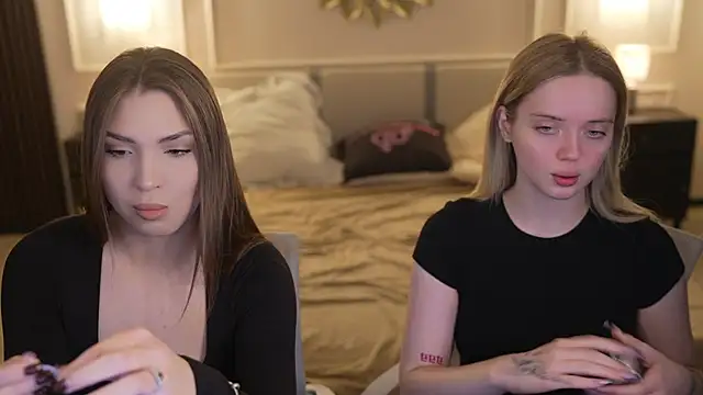 Snapshot of Cassy-Celestial_ chatting on 11/30/25, 08:18 Cassy-Celestial online show from 11/30/25, 08:18