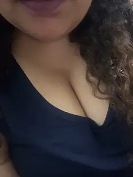 Snapshot of Snehameoww@xh chatting on 11/08/25, 05:45 Snehameowwxh online show from 11/08/25, 05:45